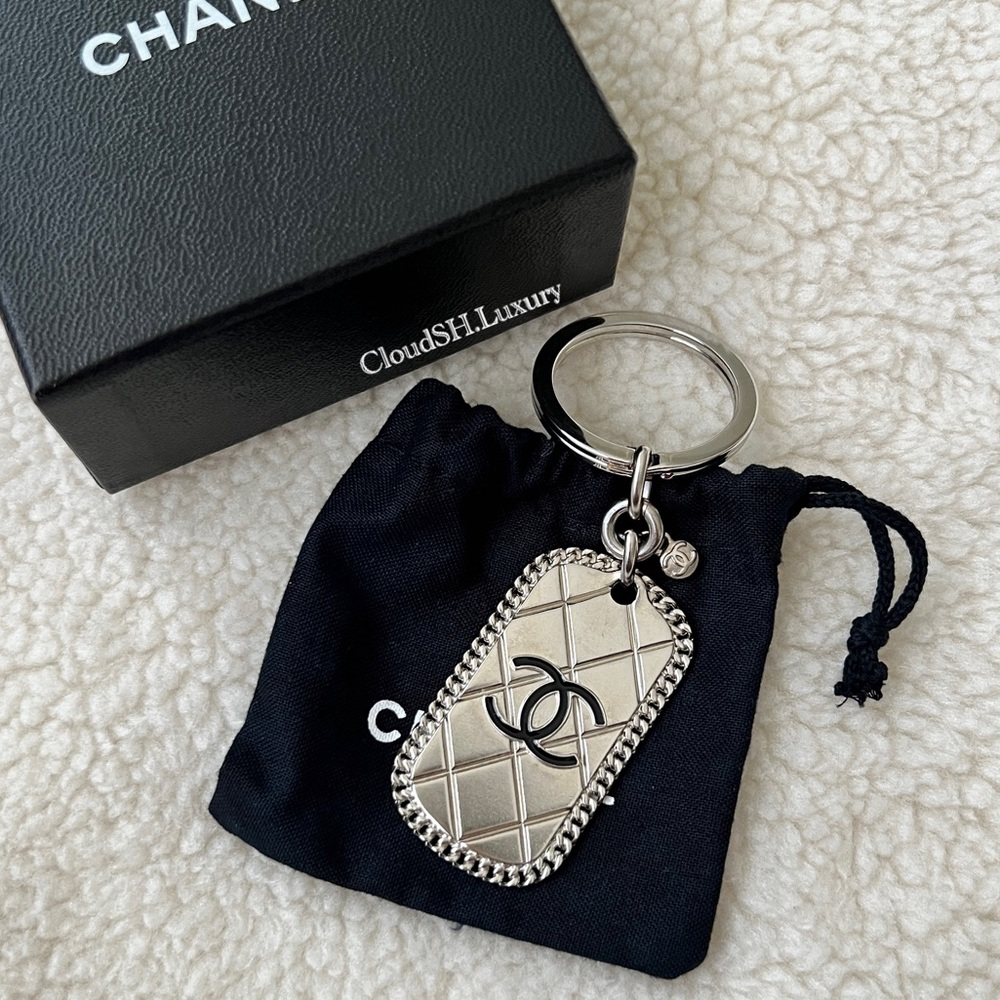 Auth Chanel CC Silver Plate Pendant Logo Keychain Keyring - Excellent condition